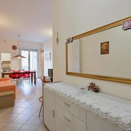 Guesthost - Flora's - Cozy Flat With Parking! * Fiumaretta di Ameglia