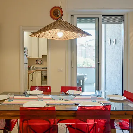 Apartment Guesthost - Flora's - Cozy Flat With Parking!