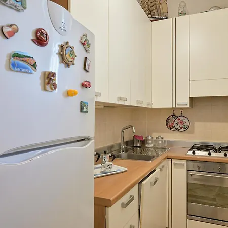Guesthost - Flora's - Cozy Flat With Parking! Apartment *