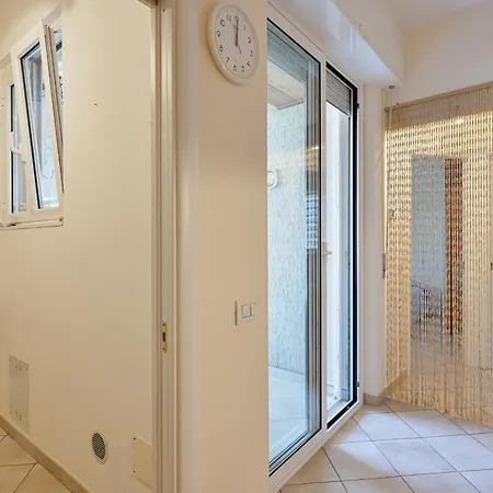 Guesthost - Flora's - Cozy Flat With Parking! Apartment Fiumaretta di Ameglia
