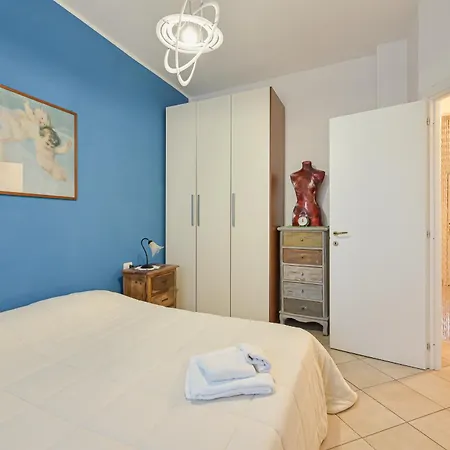 Guesthost - Flora's - Cozy Flat With Parking! * Fiumaretta di Ameglia