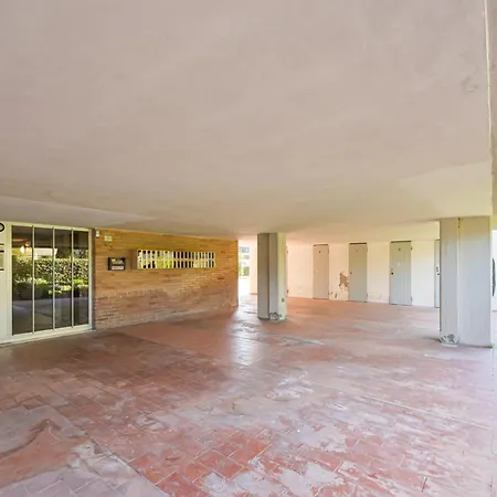 Guesthost - Flora's - Cozy Flat With Parking! Apartment