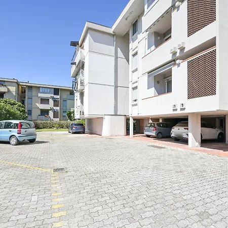 Apartment Guesthost - Flora's - Cozy Flat With Parking! *